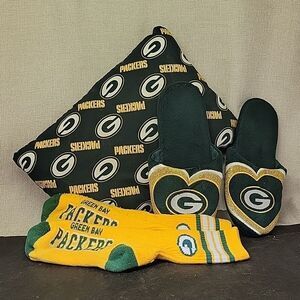 Green Bay Packers Pillow, Socks, And Slippers